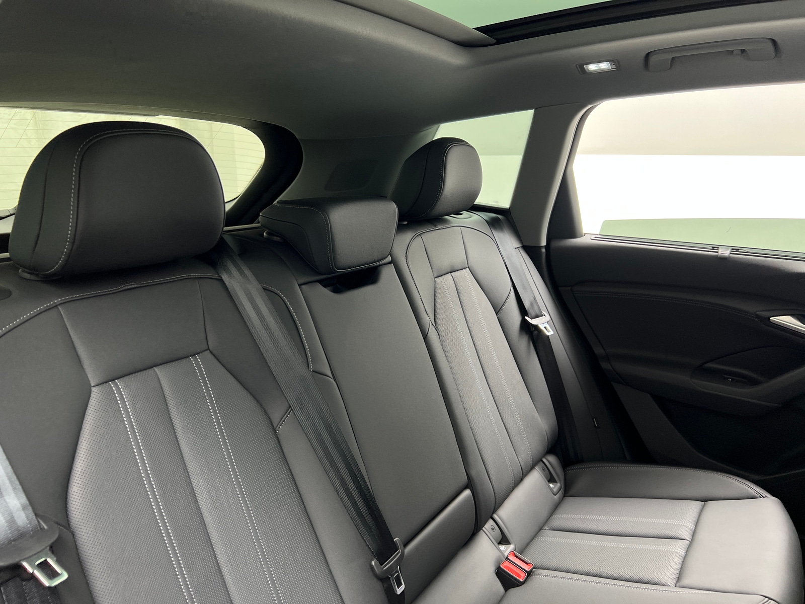 Thumbnail: 2025 Audi Q6 e-tron - 5