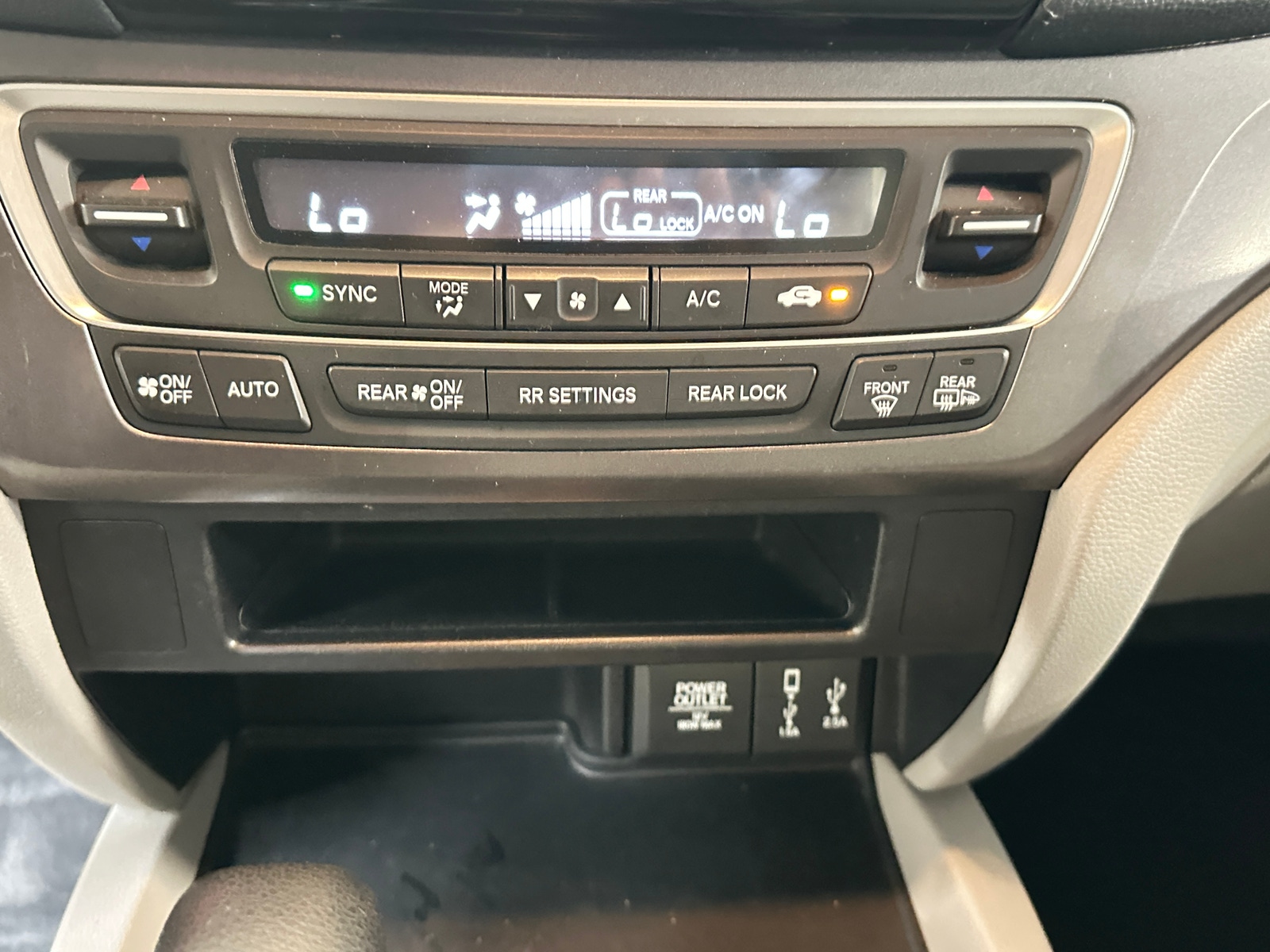 Thumbnail: 2017 Honda Pilot - 4