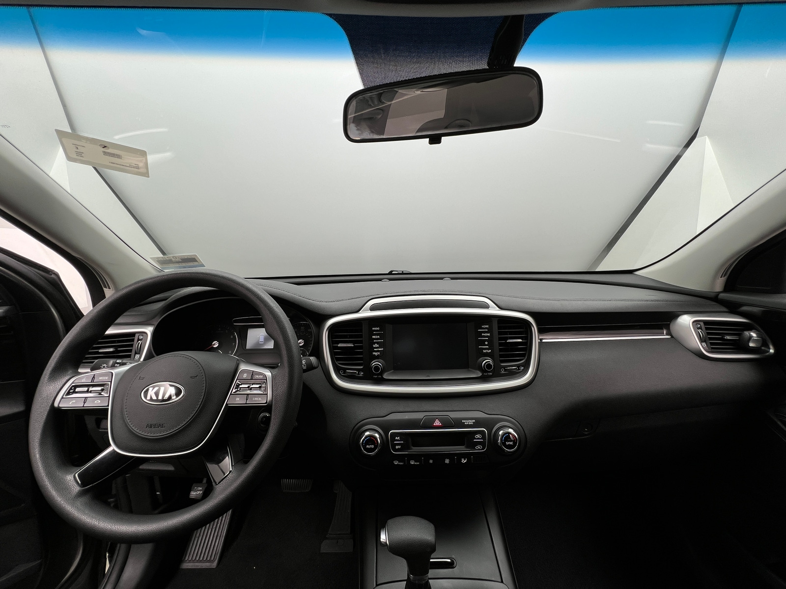 Thumbnail: 2019 Kia Sorento - 3