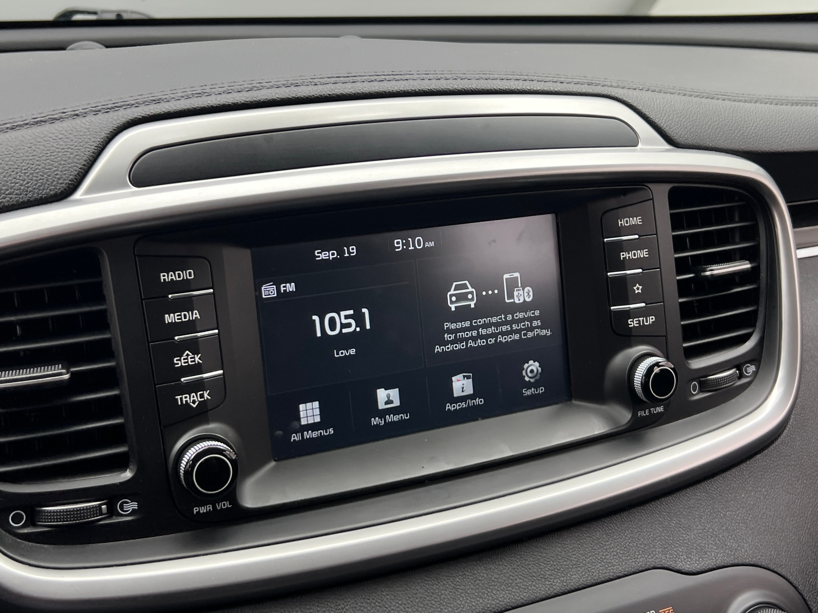 Thumbnail: 2019 Kia Sorento - 4