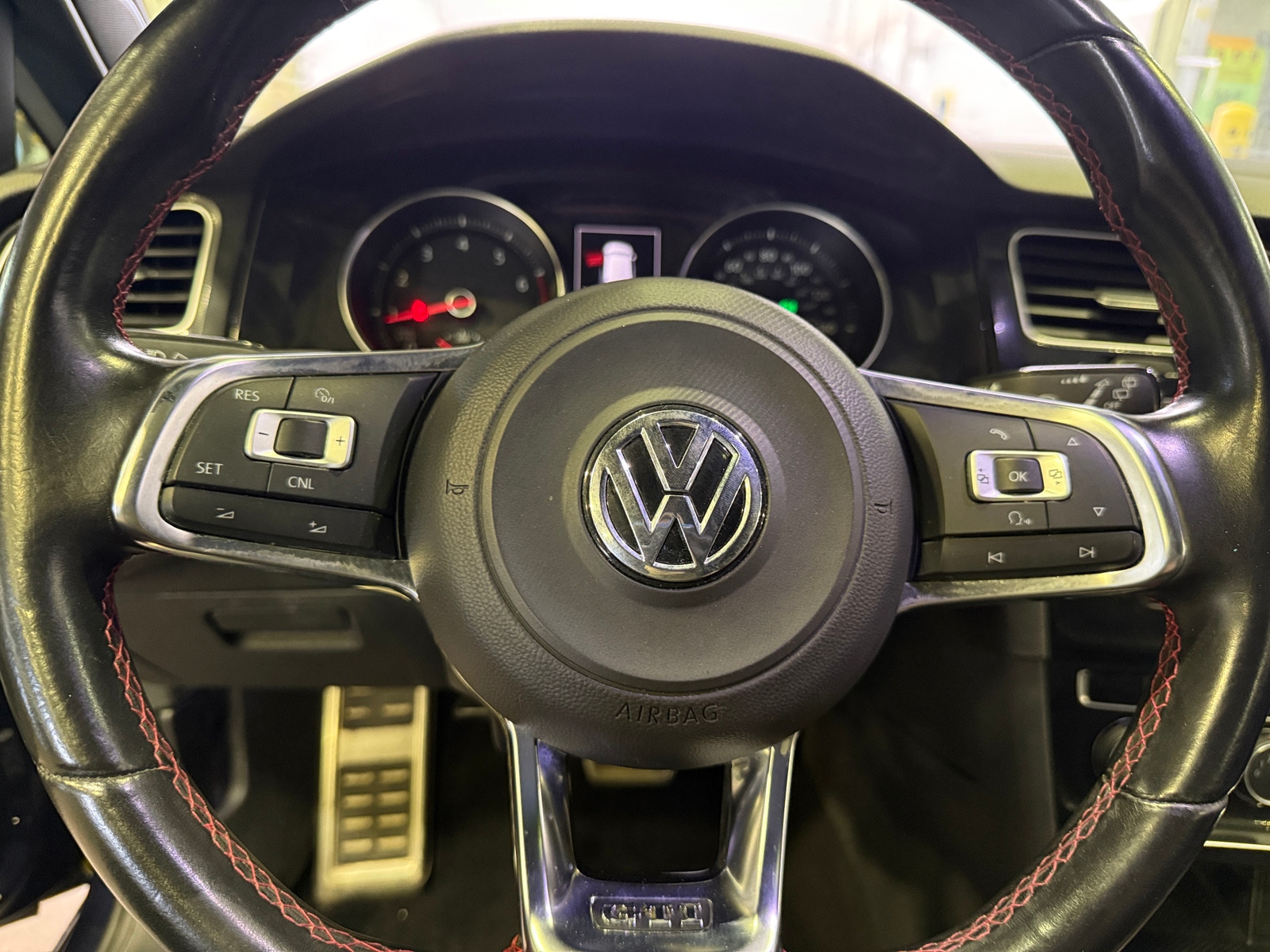 Thumbnail: 2016 Volkswagen Golf - 5