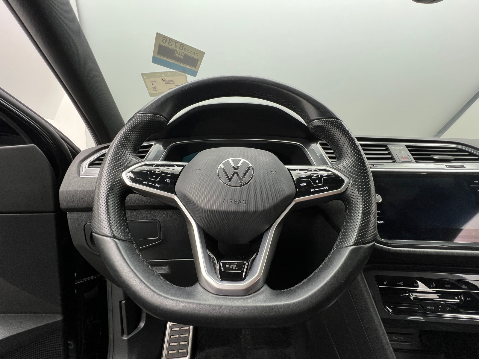 Thumbnail: 2023 Volkswagen Tiguan - 4