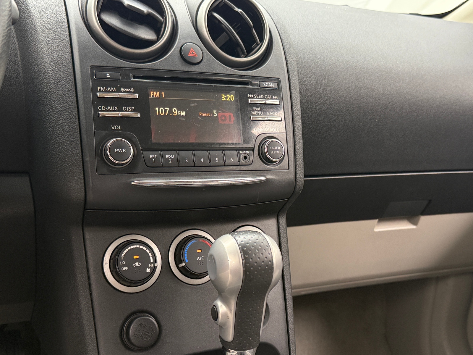 Thumbnail: 2015 Nissan Rogue - 4