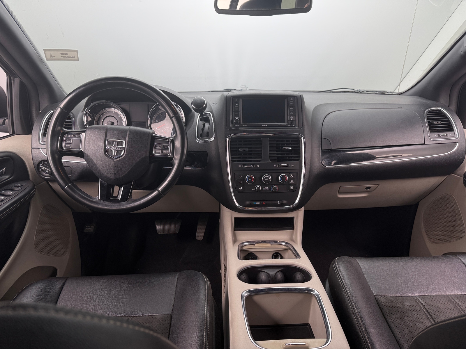 Thumbnail: 2019 Dodge Grand Caravan - 3