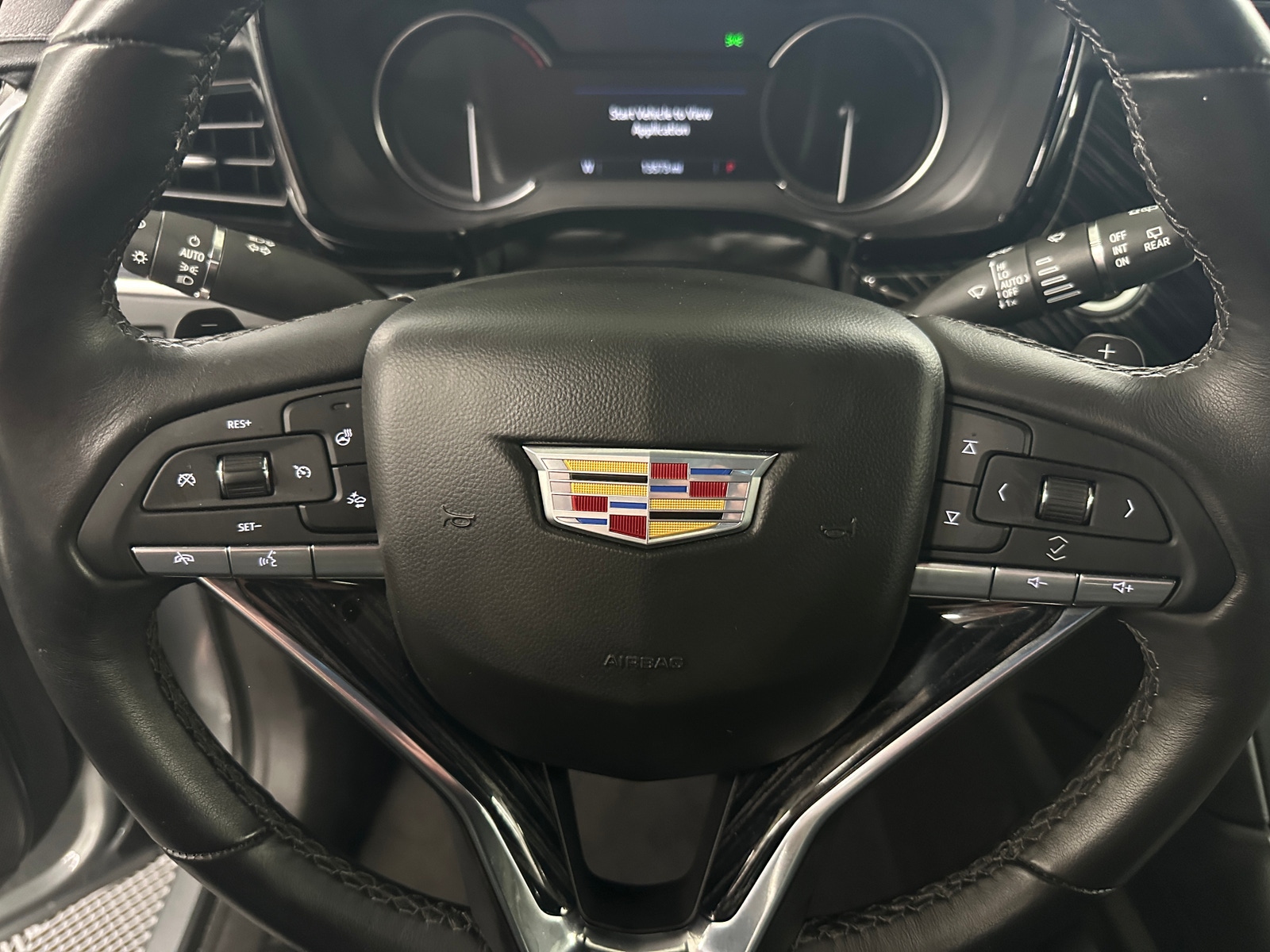 Thumbnail: 2025 Cadillac XT6 - 4