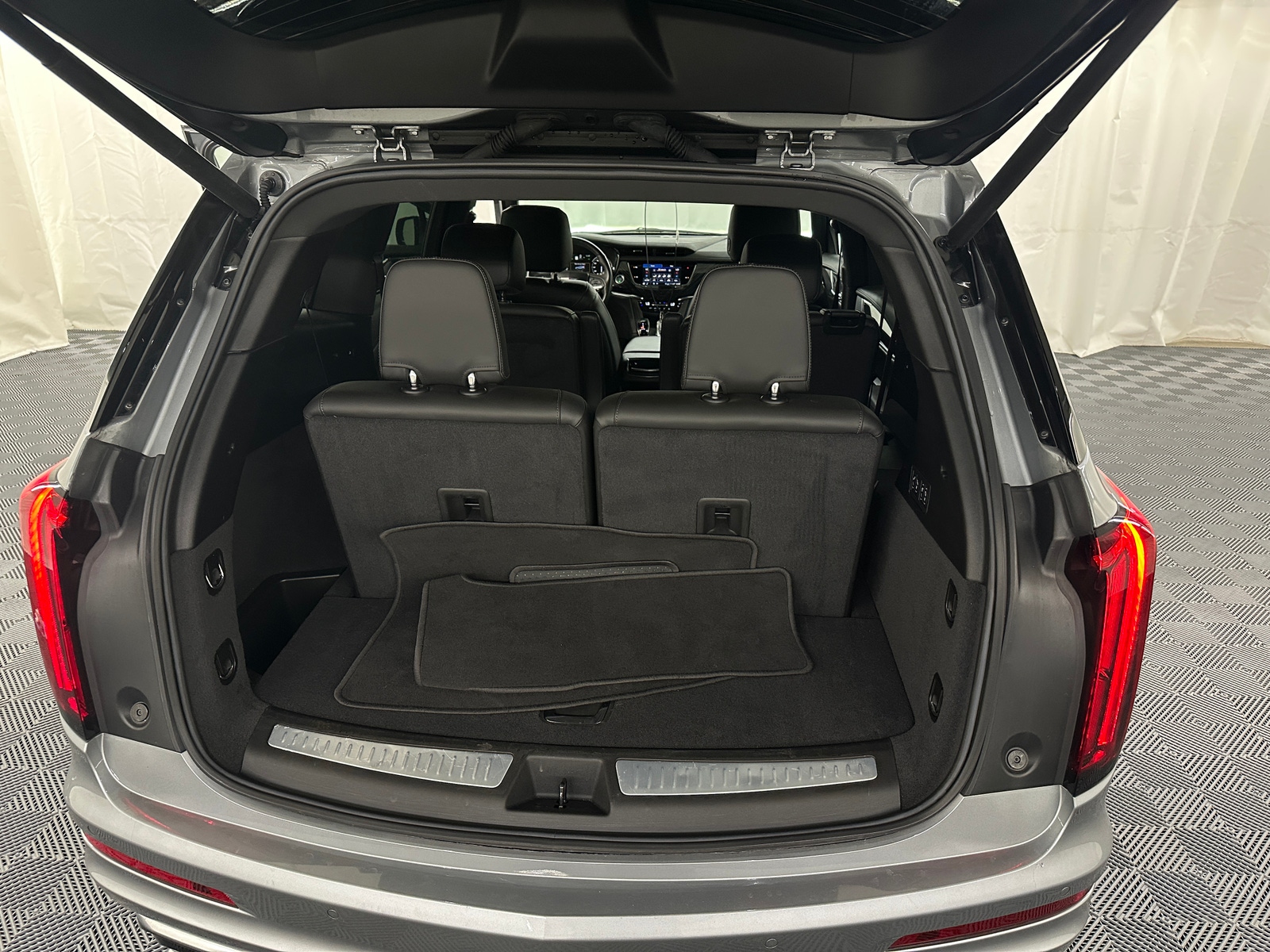 Thumbnail: 2025 Cadillac XT6 - 6