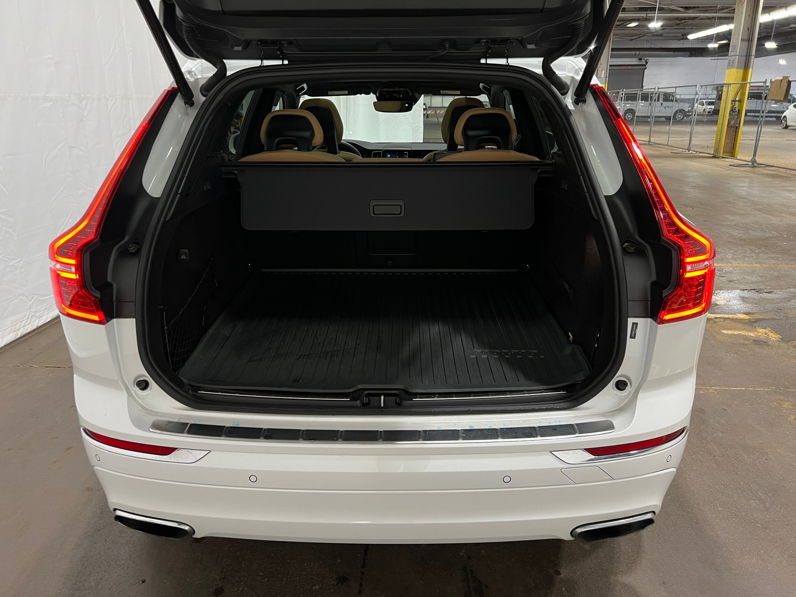 Thumbnail: 2018 Volvo XC60 - 6
