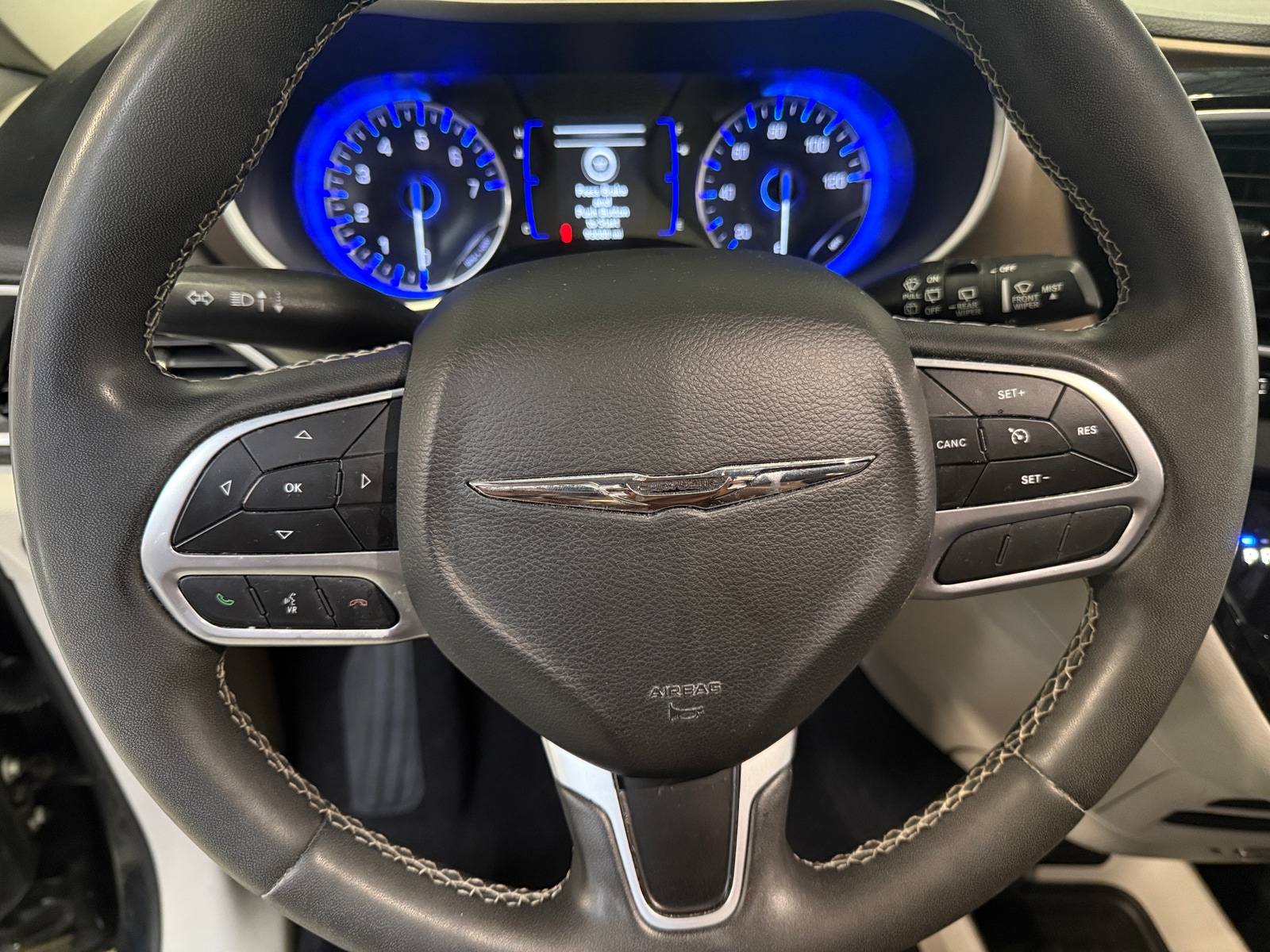 Thumbnail: 2022 Chrysler Voyager - 5