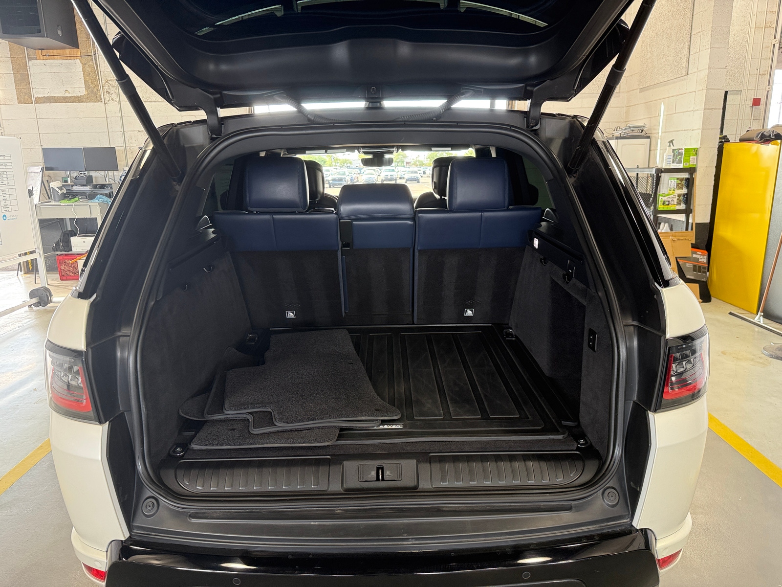 Thumbnail: 2021 Land Rover Range Rover Sport - 6