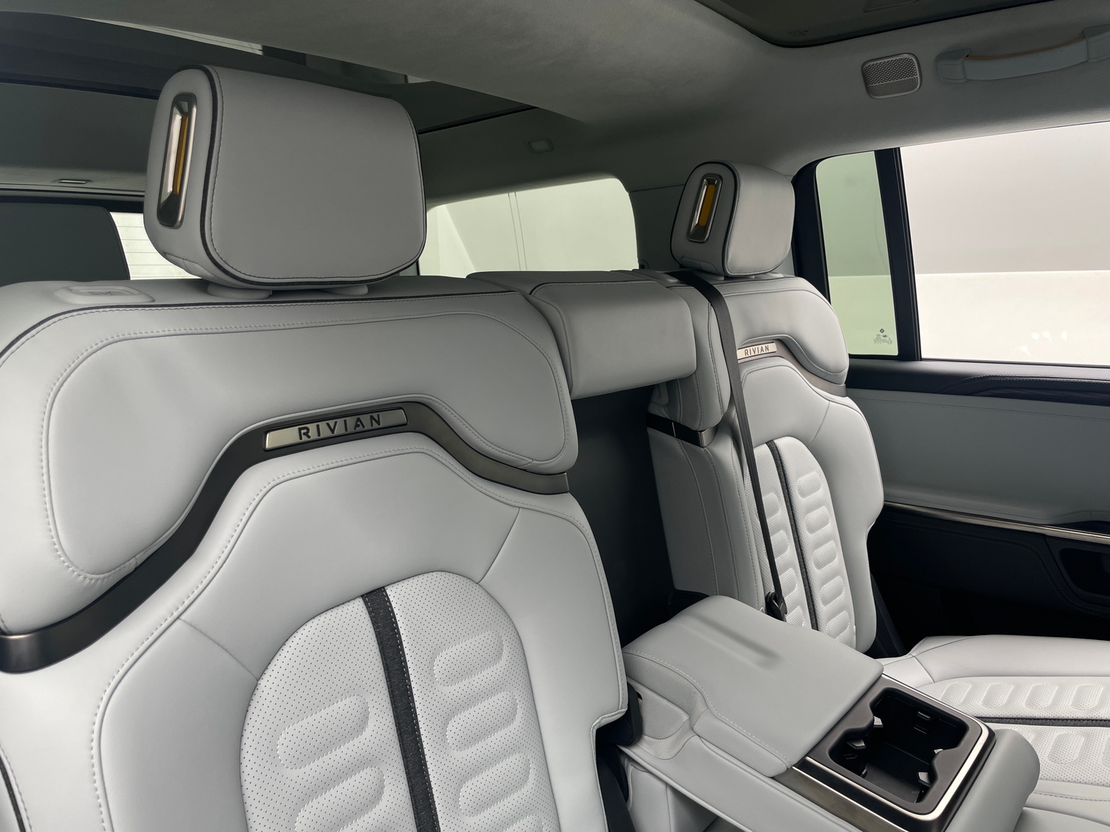 Thumbnail: 2023 Rivian R1S - 5