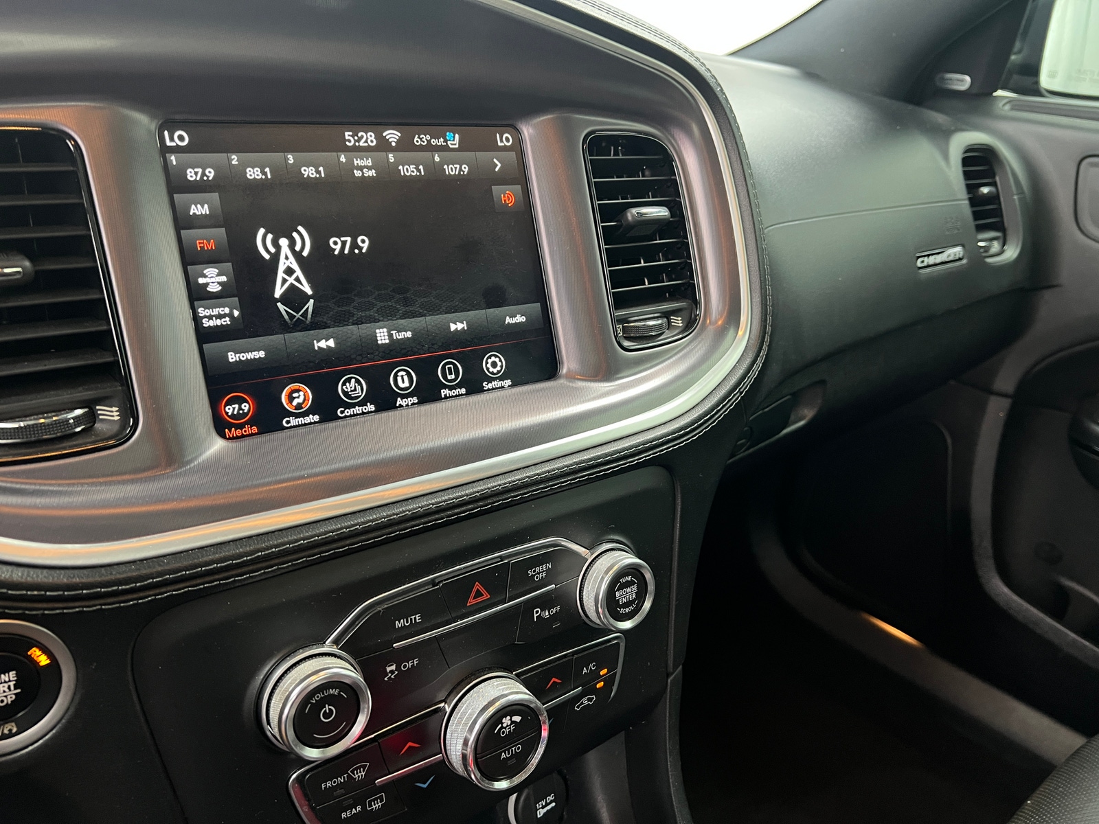 Thumbnail: 2020 Dodge Charger - 3