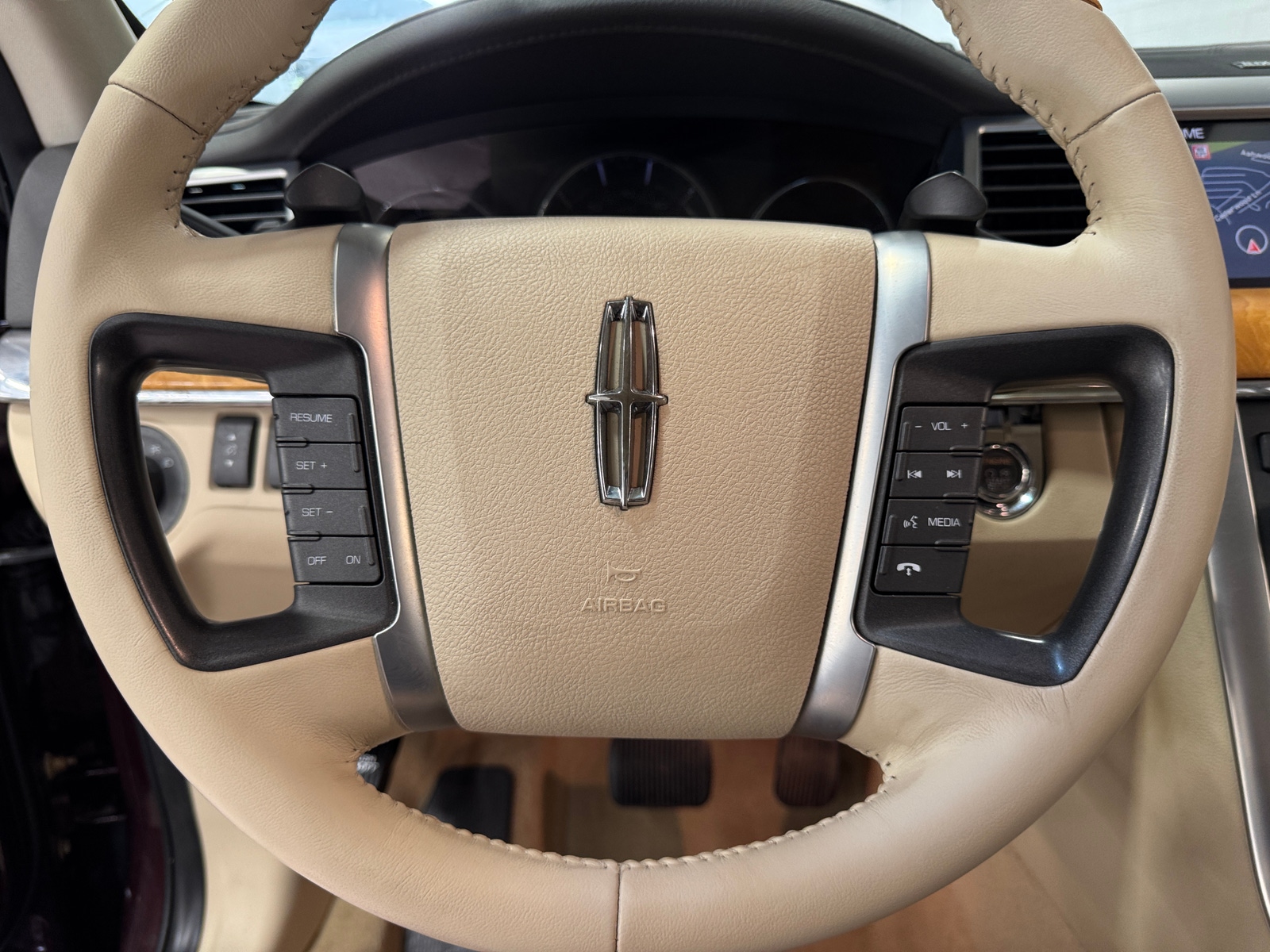 Thumbnail: 2011 Lincoln MKS - 4