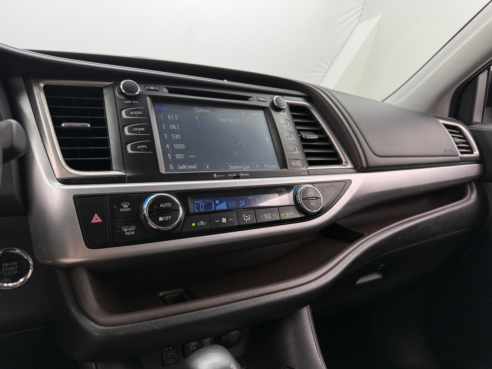 Thumbnail: 2017 Toyota Highlander - 4