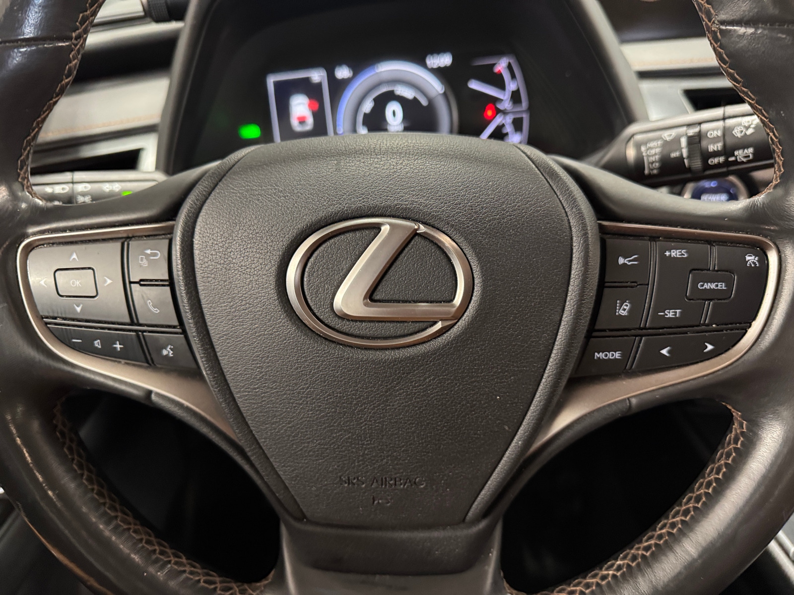 Thumbnail: 2020 Lexus UX - 4