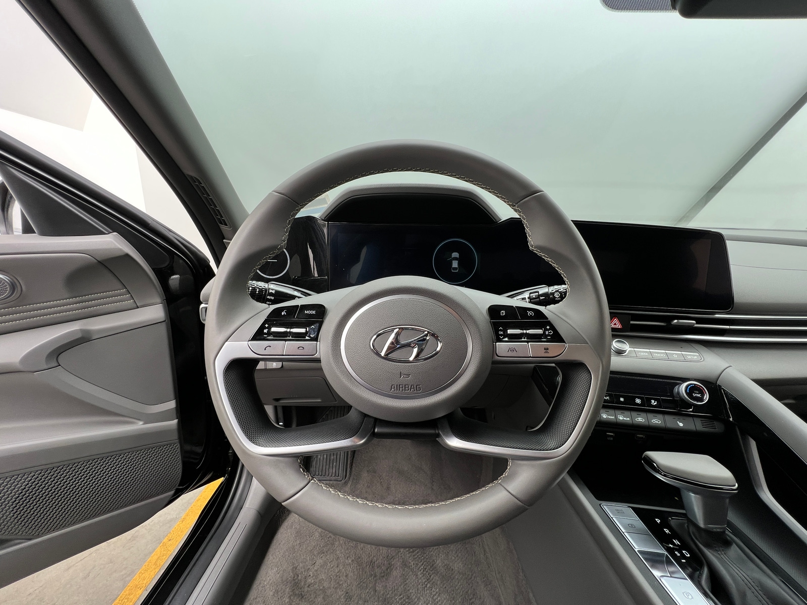 Thumbnail: 2023 Hyundai Elantra - 5