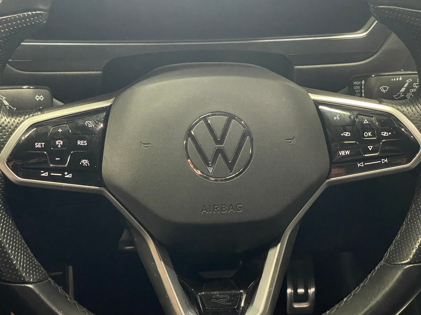 Thumbnail: 2022 Volkswagen Tiguan - 4