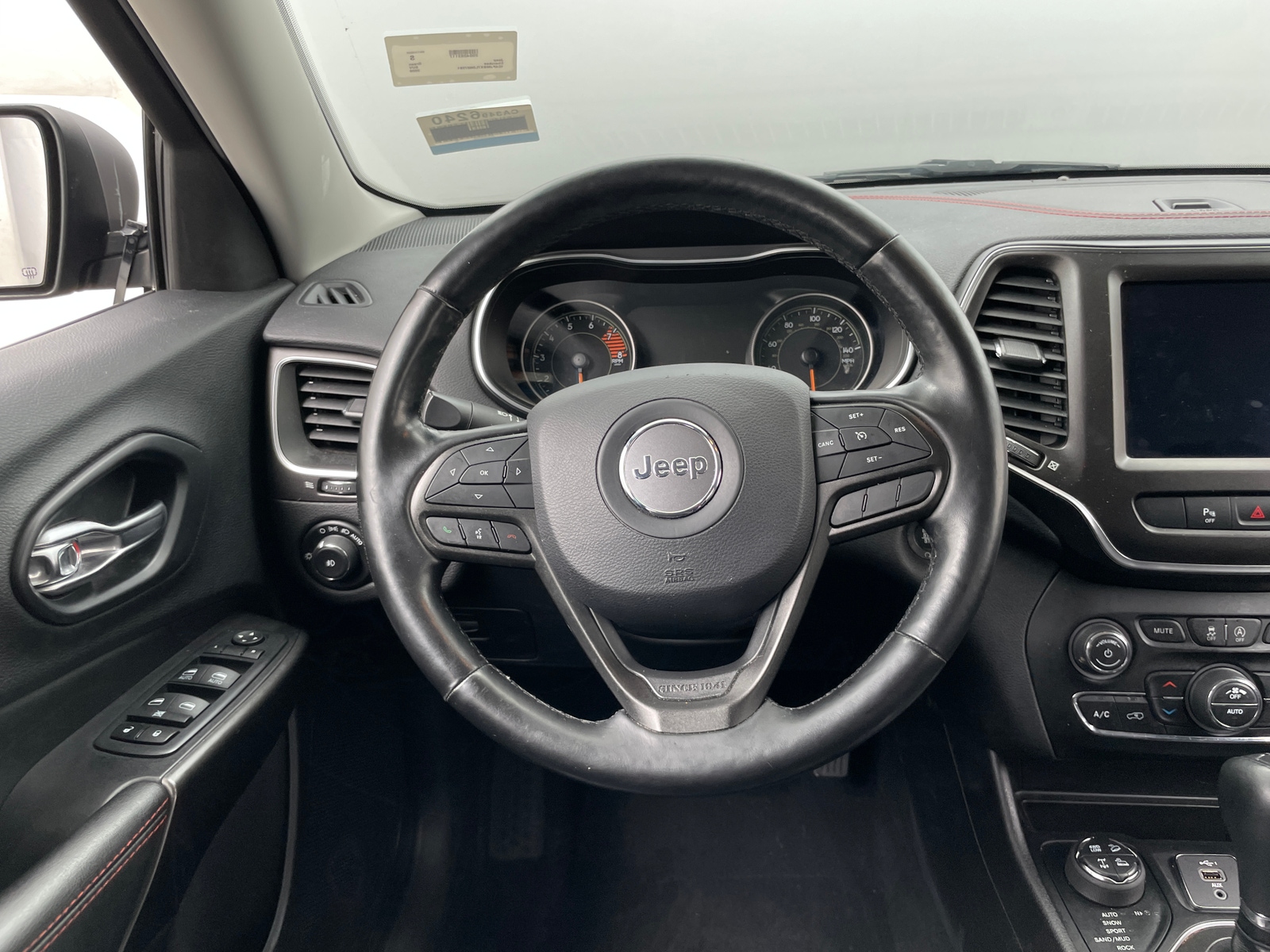 Thumbnail: 2020 Jeep Cherokee - 5