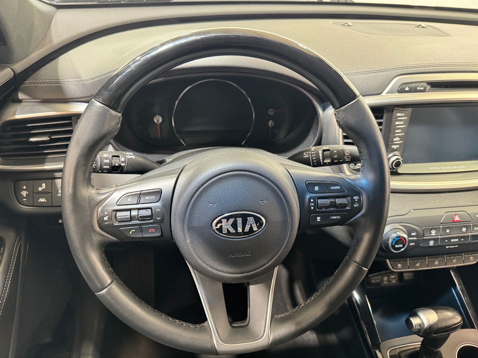 Thumbnail: 2017 Kia Sorento - 4