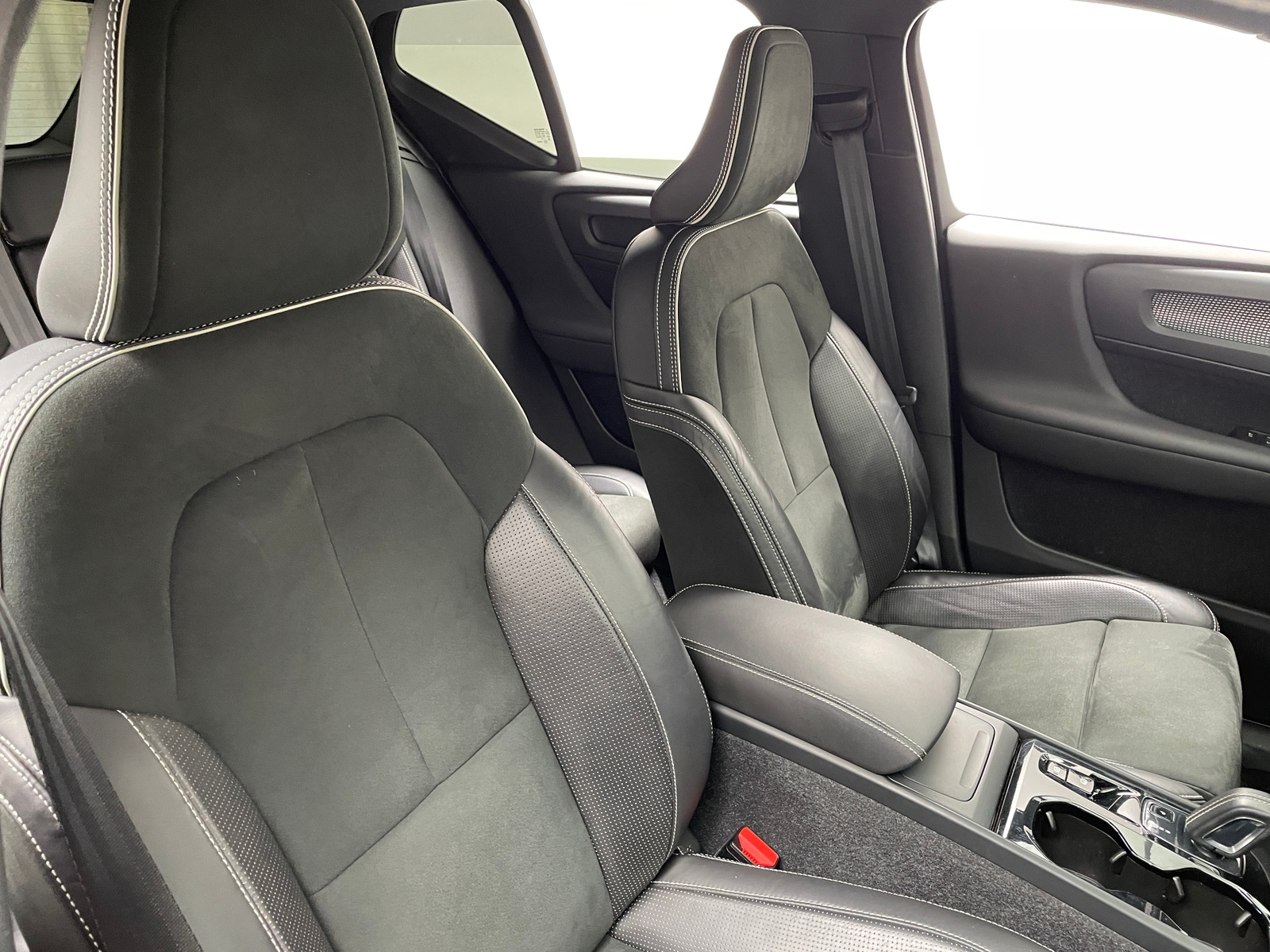 Thumbnail: 2019 Volvo XC40 - 2