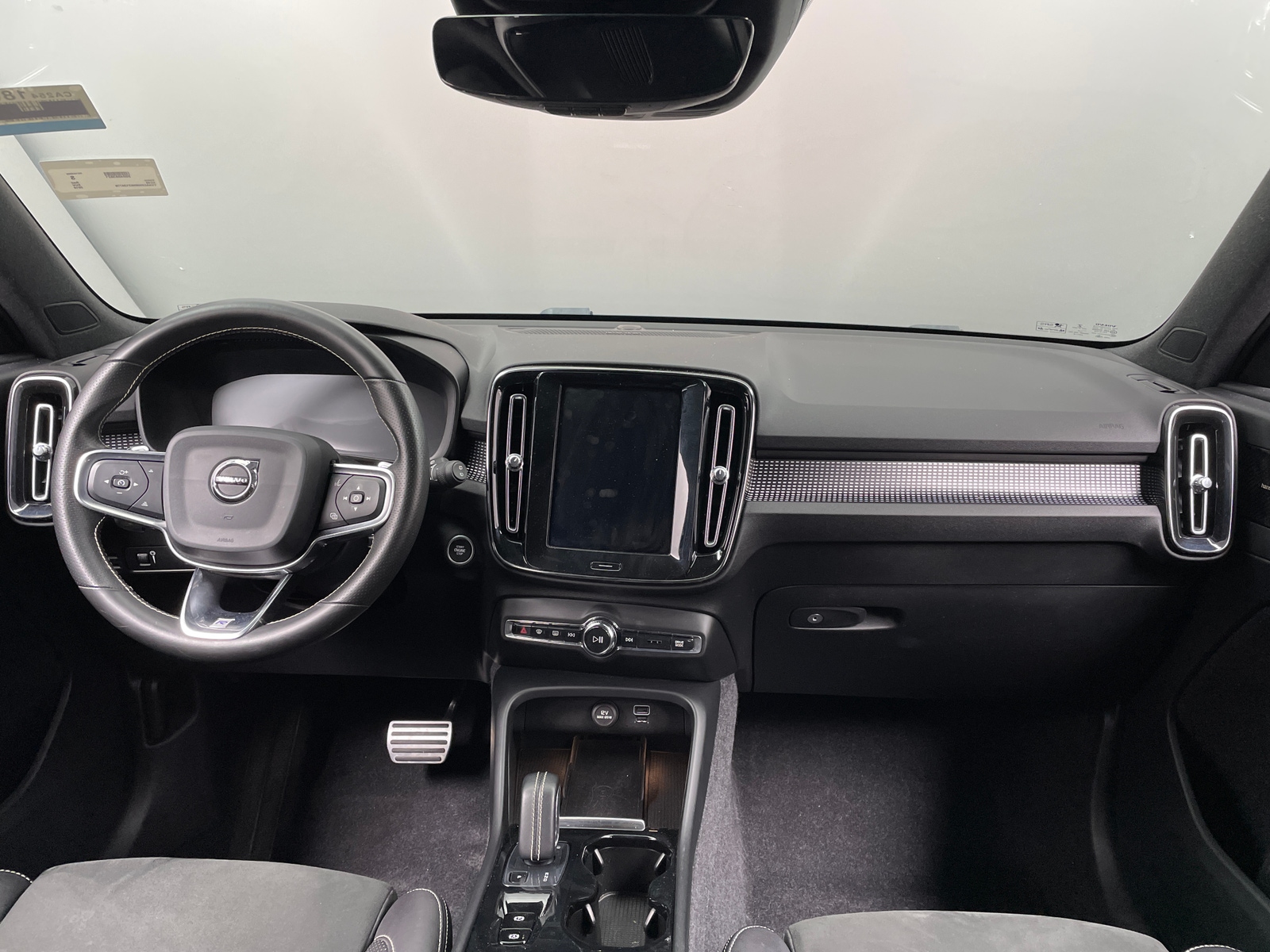 Thumbnail: 2019 Volvo XC40 - 3