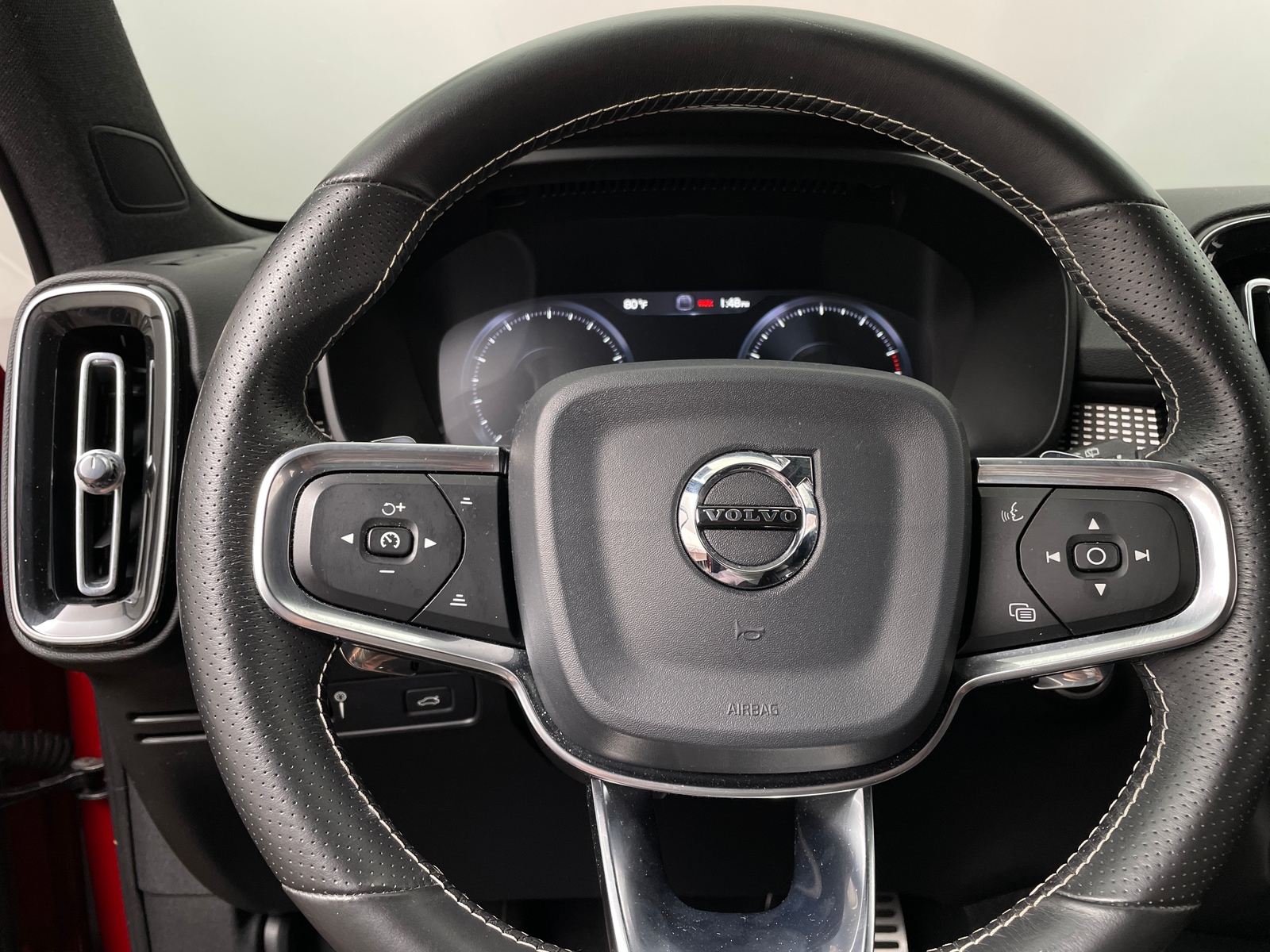 Thumbnail: 2019 Volvo XC40 - 5