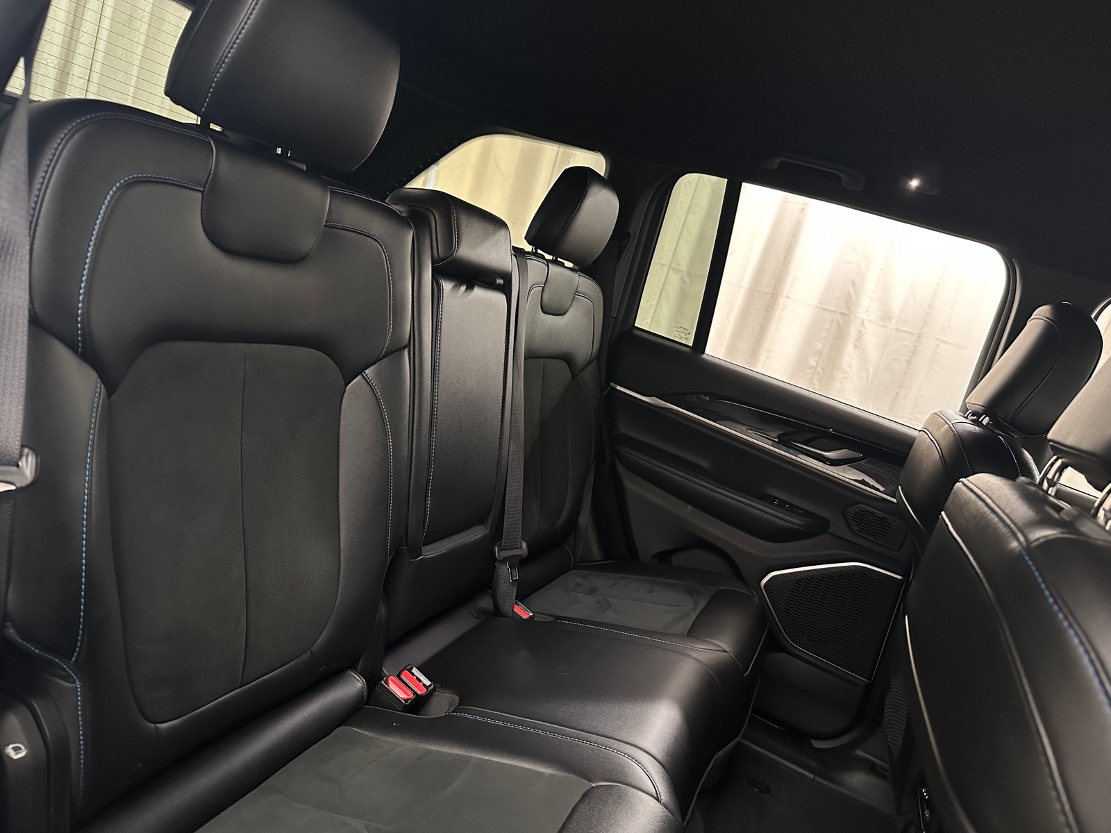 Thumbnail: 2022 Jeep Grand Cherokee - 6