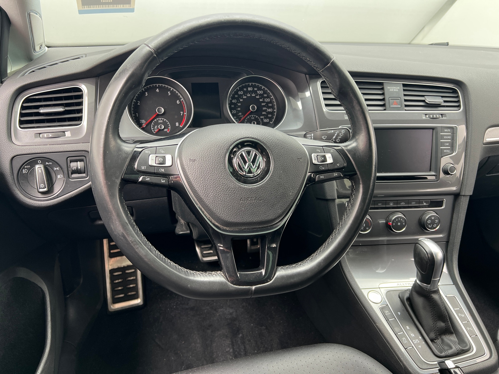 Thumbnail: 2017 Volkswagen Golf - 4