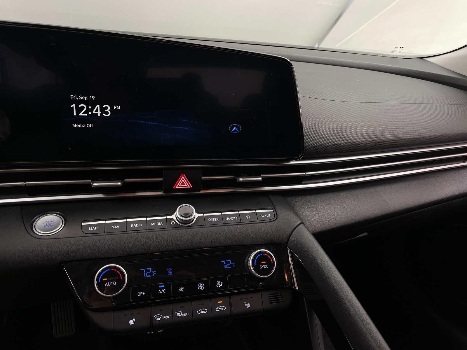 Thumbnail: 2023 Hyundai Elantra - 4