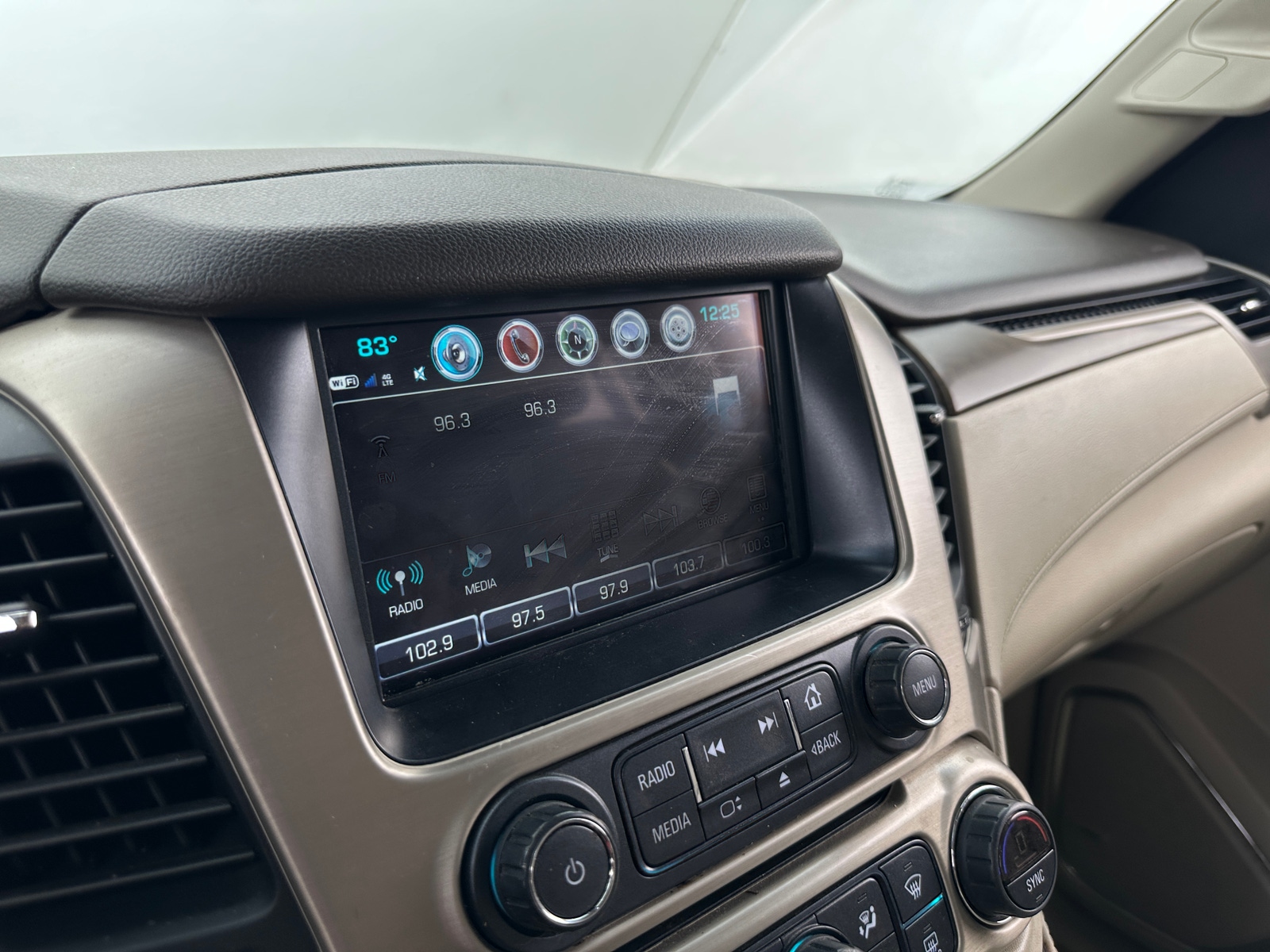 Thumbnail: 2019 GMC Yukon XL - 3