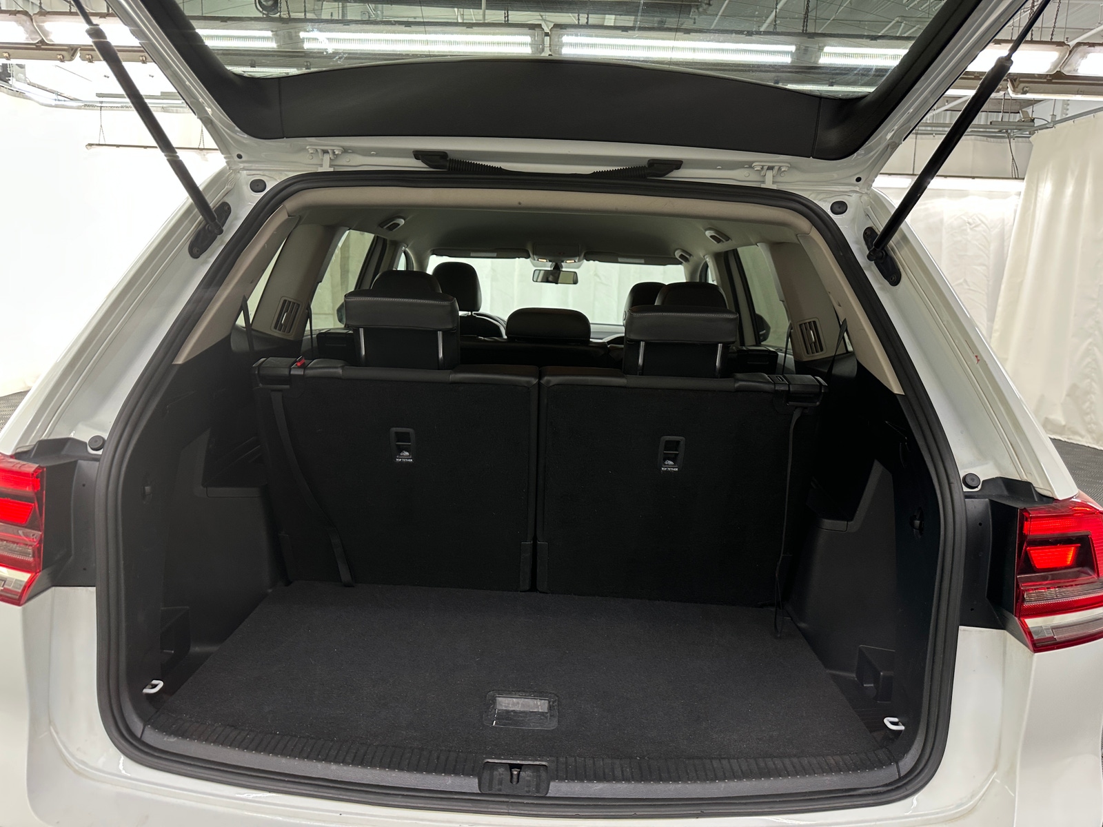 Thumbnail: 2018 Volkswagen Atlas - 6