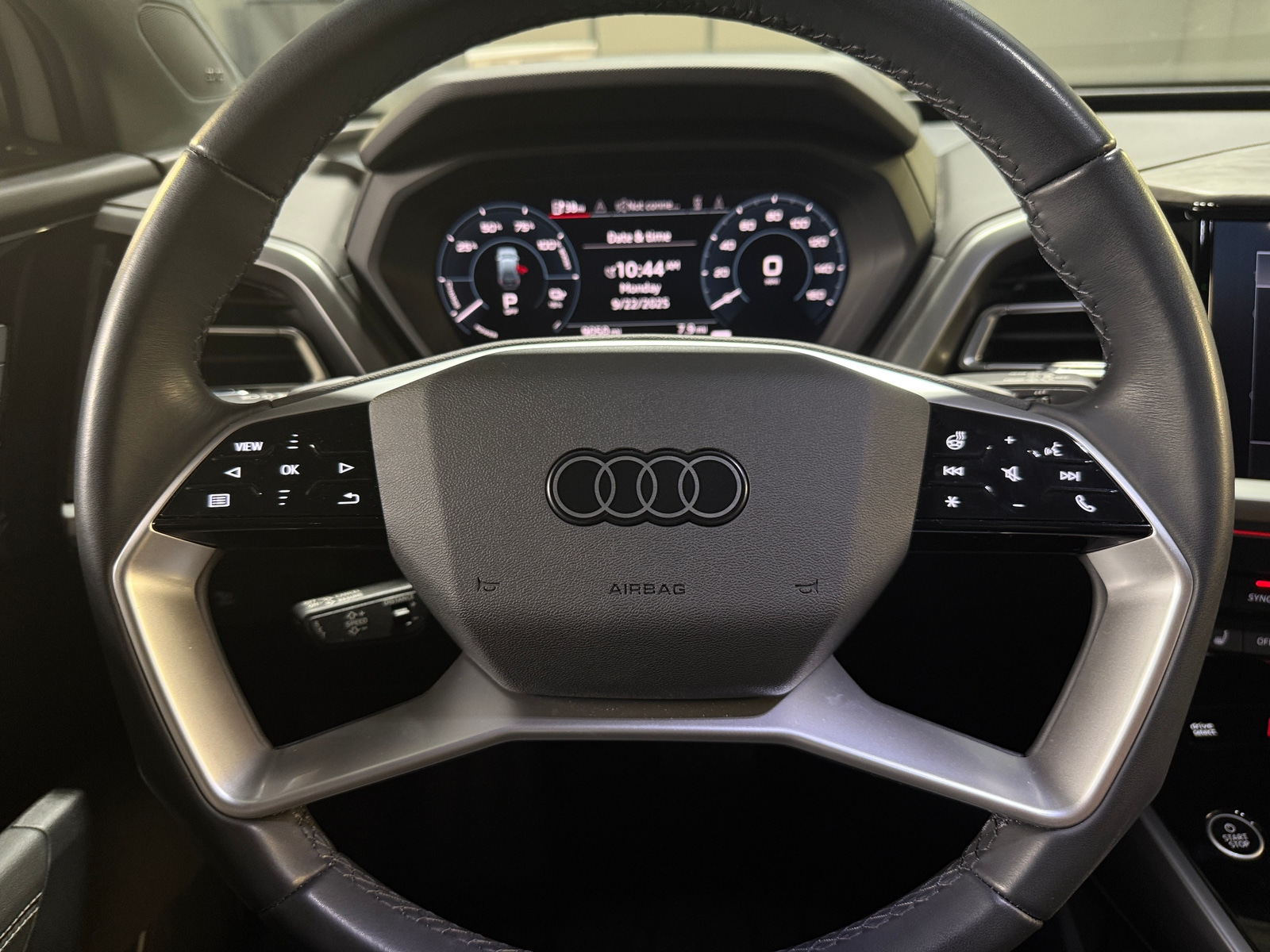 Thumbnail: 2024 Audi Q4 e-tron - 4