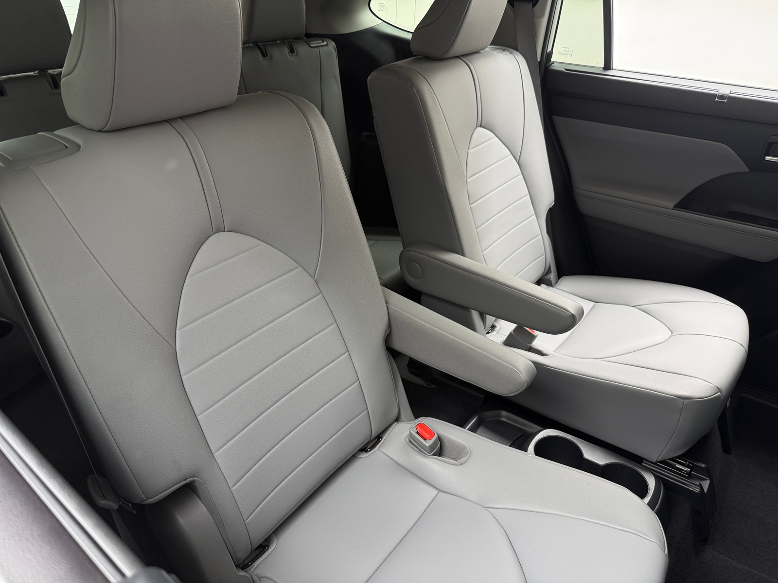 Thumbnail: 2020 Toyota Highlander - 5