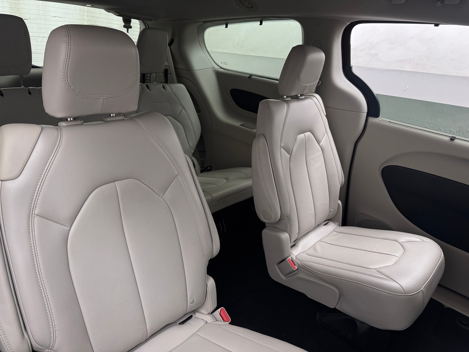 Thumbnail: 2017 Chrysler Pacifica - 5