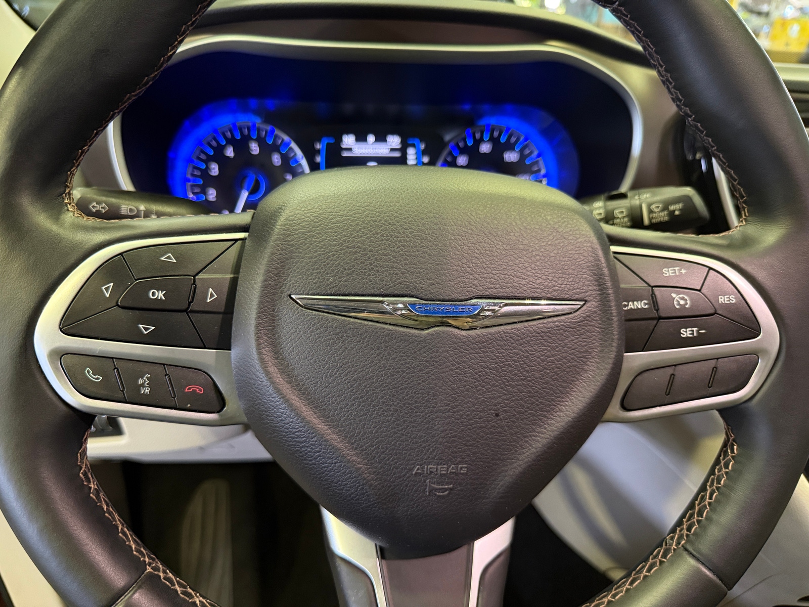 Thumbnail: 2017 Chrysler Pacifica - 4