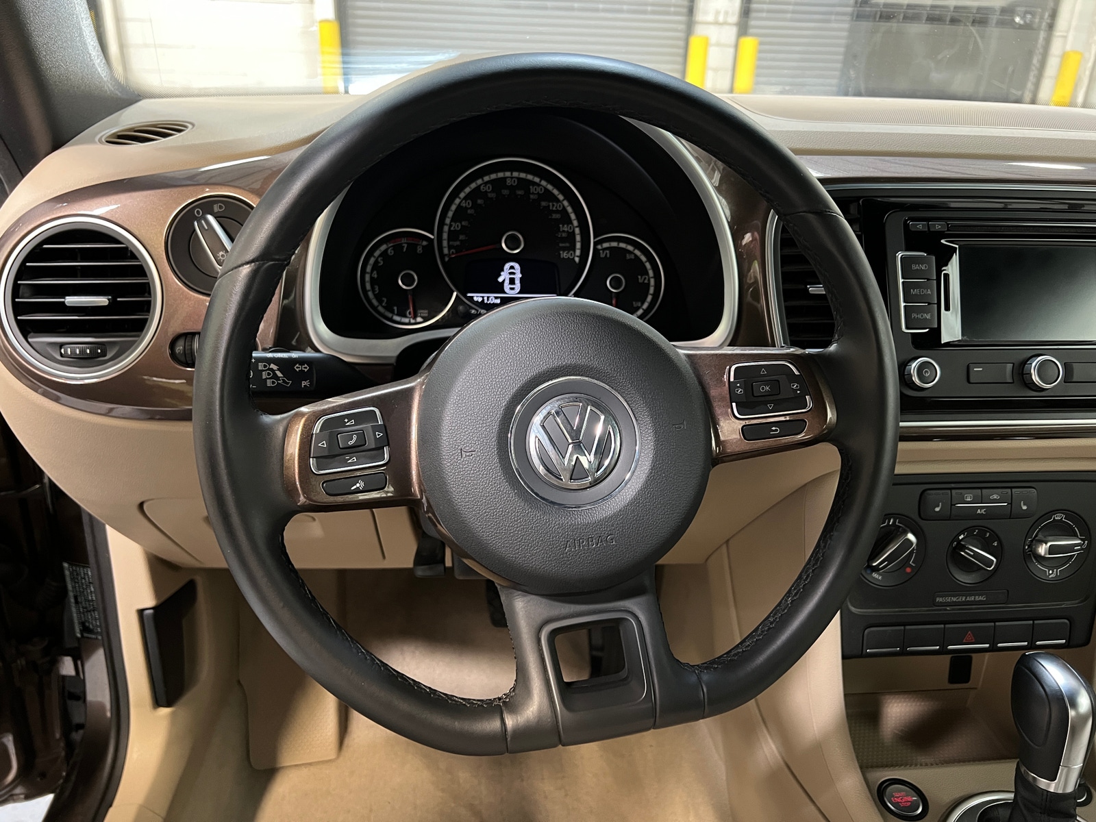 Thumbnail: 2014 Volkswagen Beetle - 5