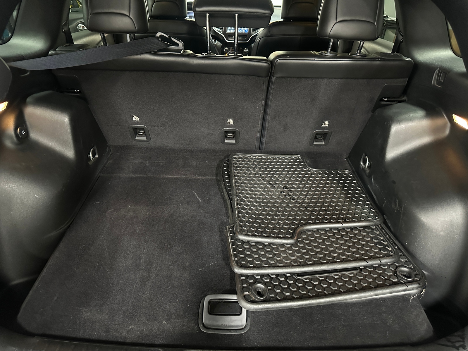 Thumbnail: 2019 Jeep Cherokee - 7