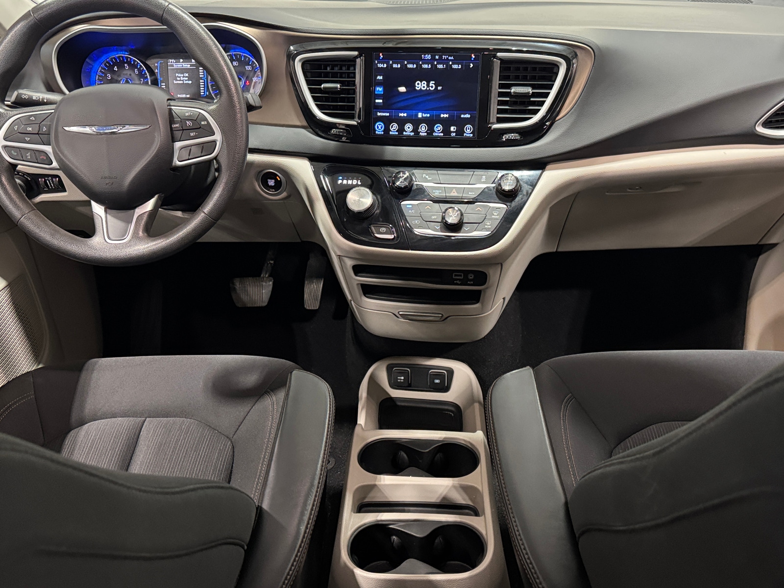 Thumbnail: 2017 Chrysler Pacifica - 3