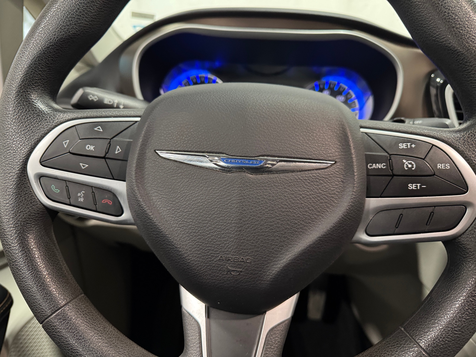 Thumbnail: 2017 Chrysler Pacifica - 5