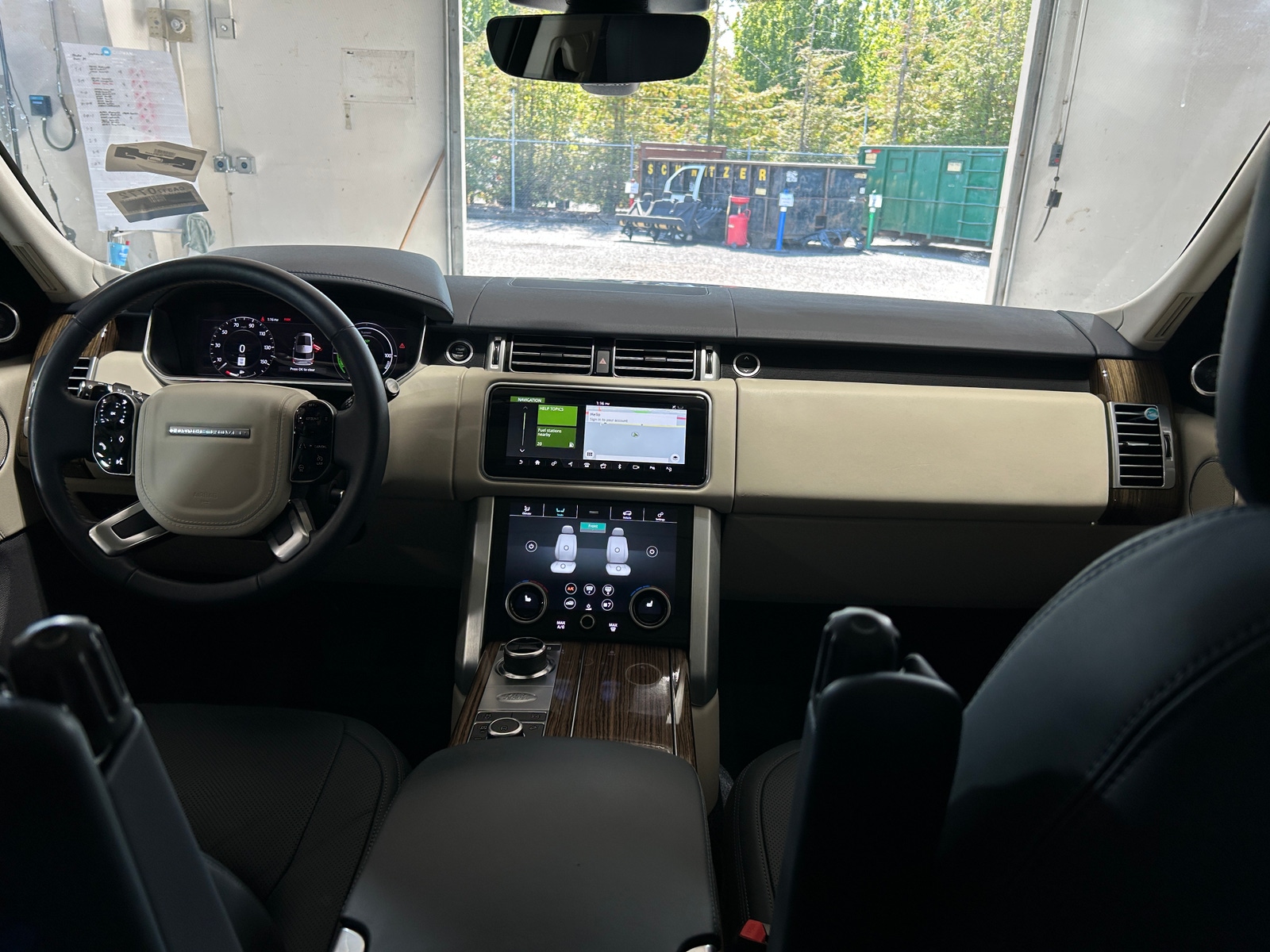 Thumbnail: 2020 Land Rover Range Rover - 2