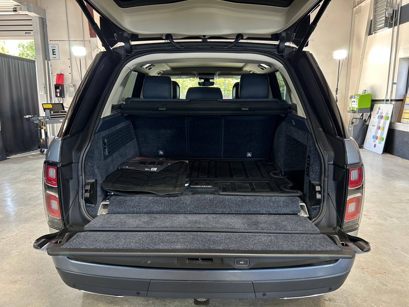 Thumbnail: 2020 Land Rover Range Rover - 6