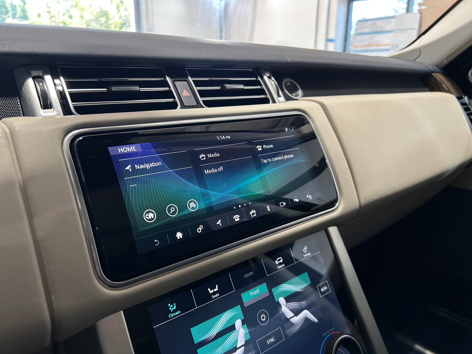 Thumbnail: 2020 Land Rover Range Rover - 3