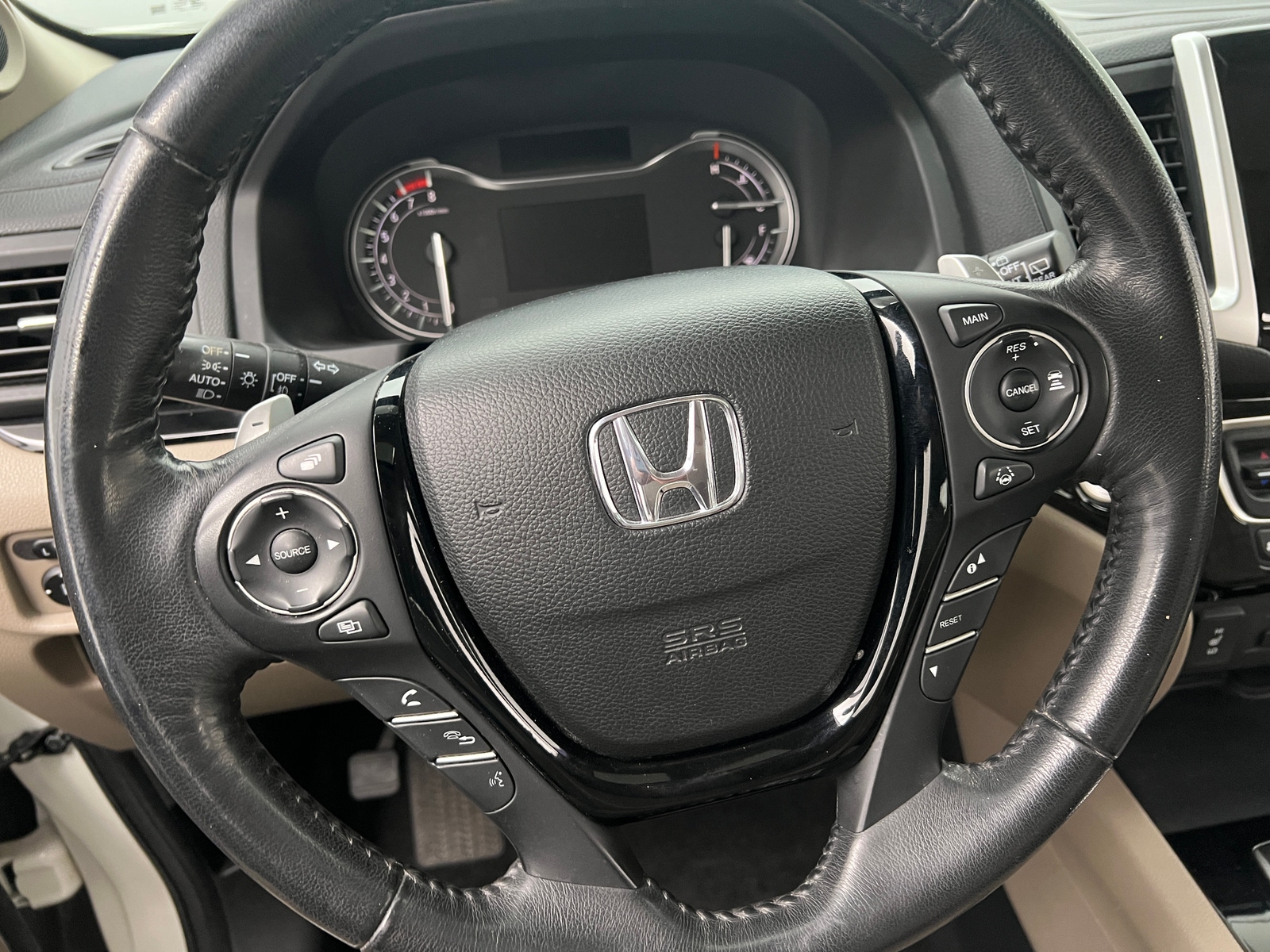 Thumbnail: 2017 Honda Pilot - 4