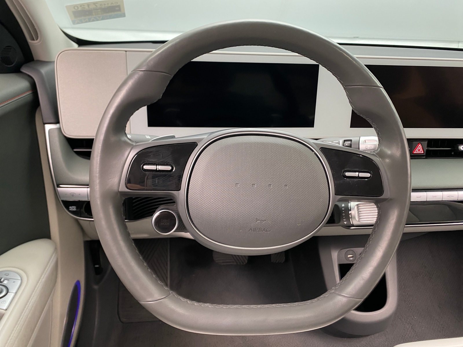 Thumbnail: 2022 Hyundai Ioniq 5 - 4
