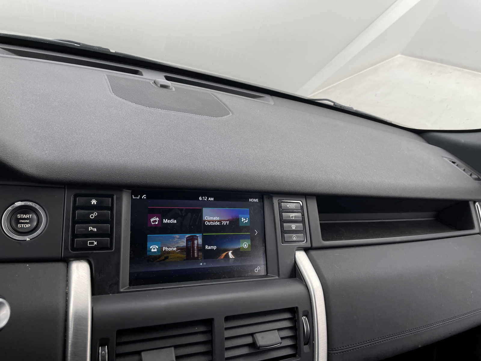 Thumbnail: 2019 Land Rover Discovery Sport - 3