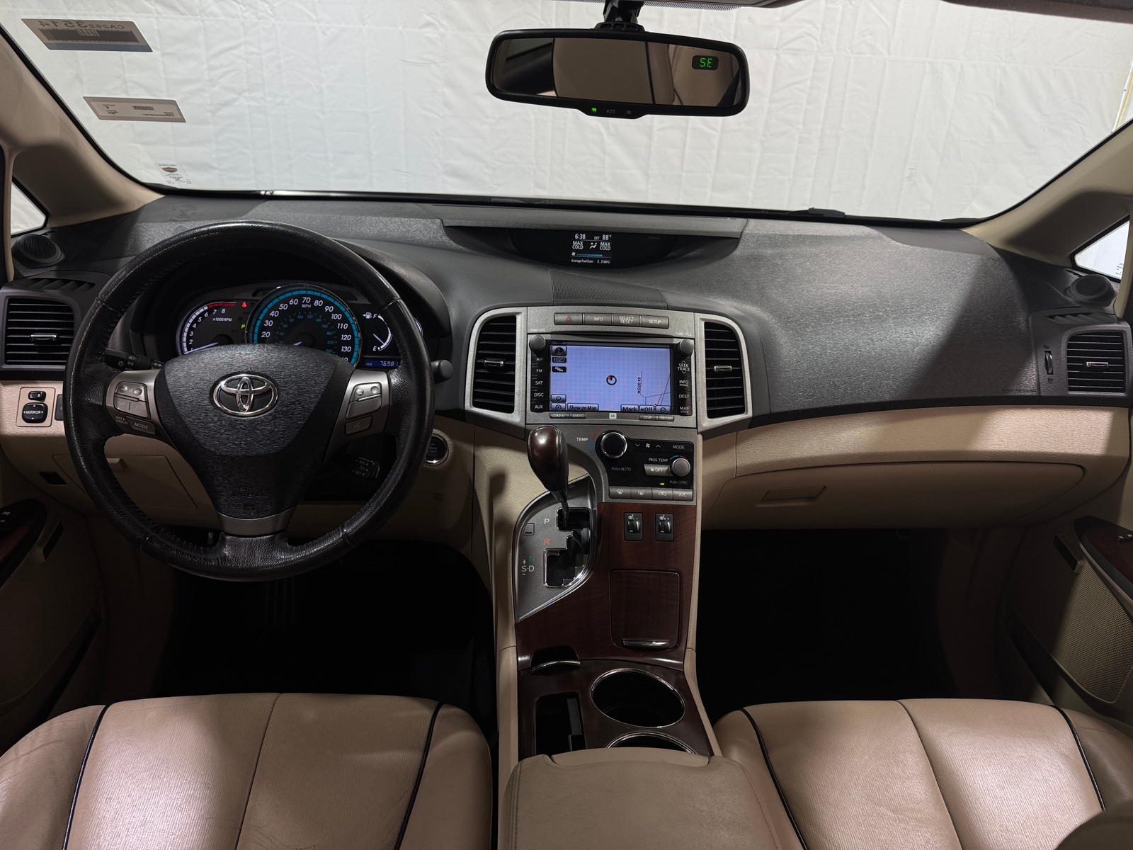 Thumbnail: 2011 Toyota Venza - 3