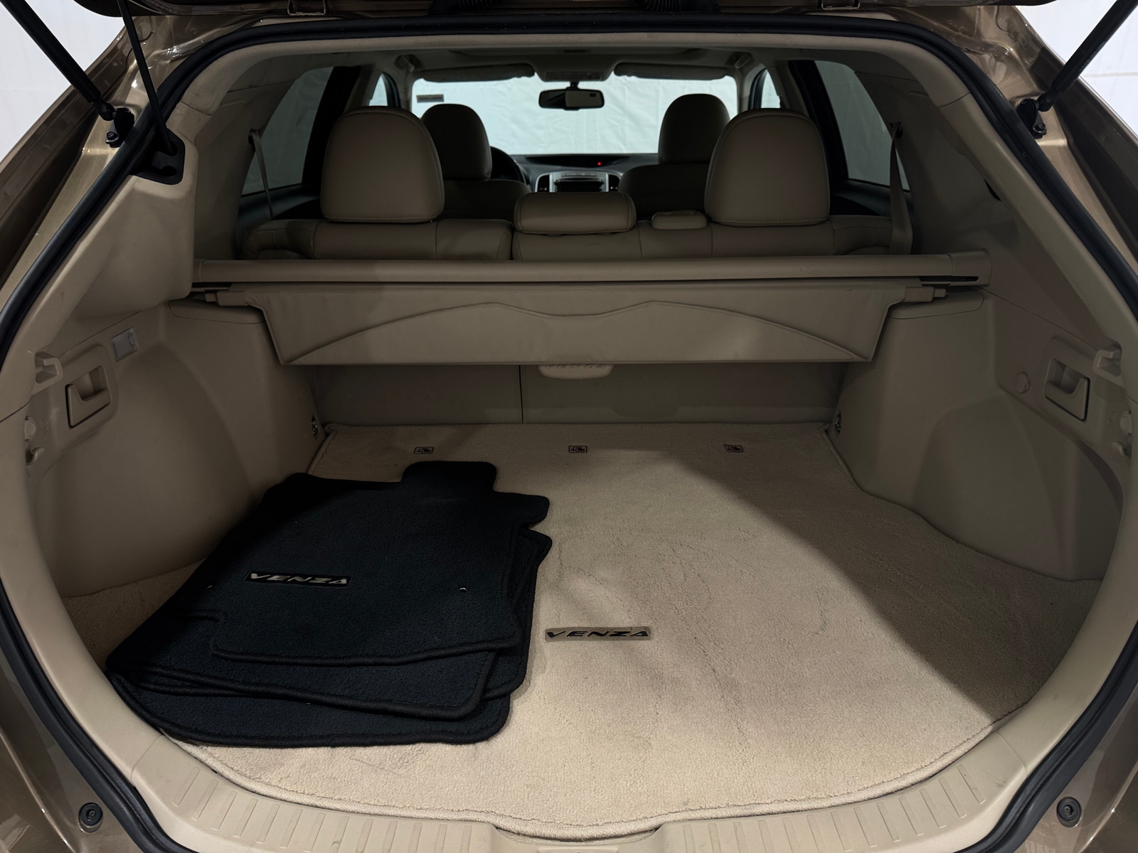 Thumbnail: 2011 Toyota Venza - 7