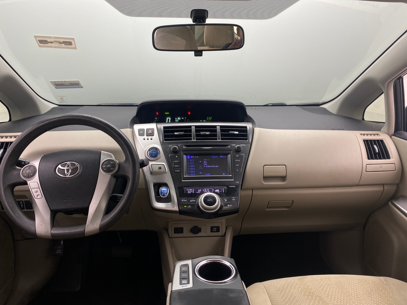 Thumbnail: 2014 Toyota Prius v - 3