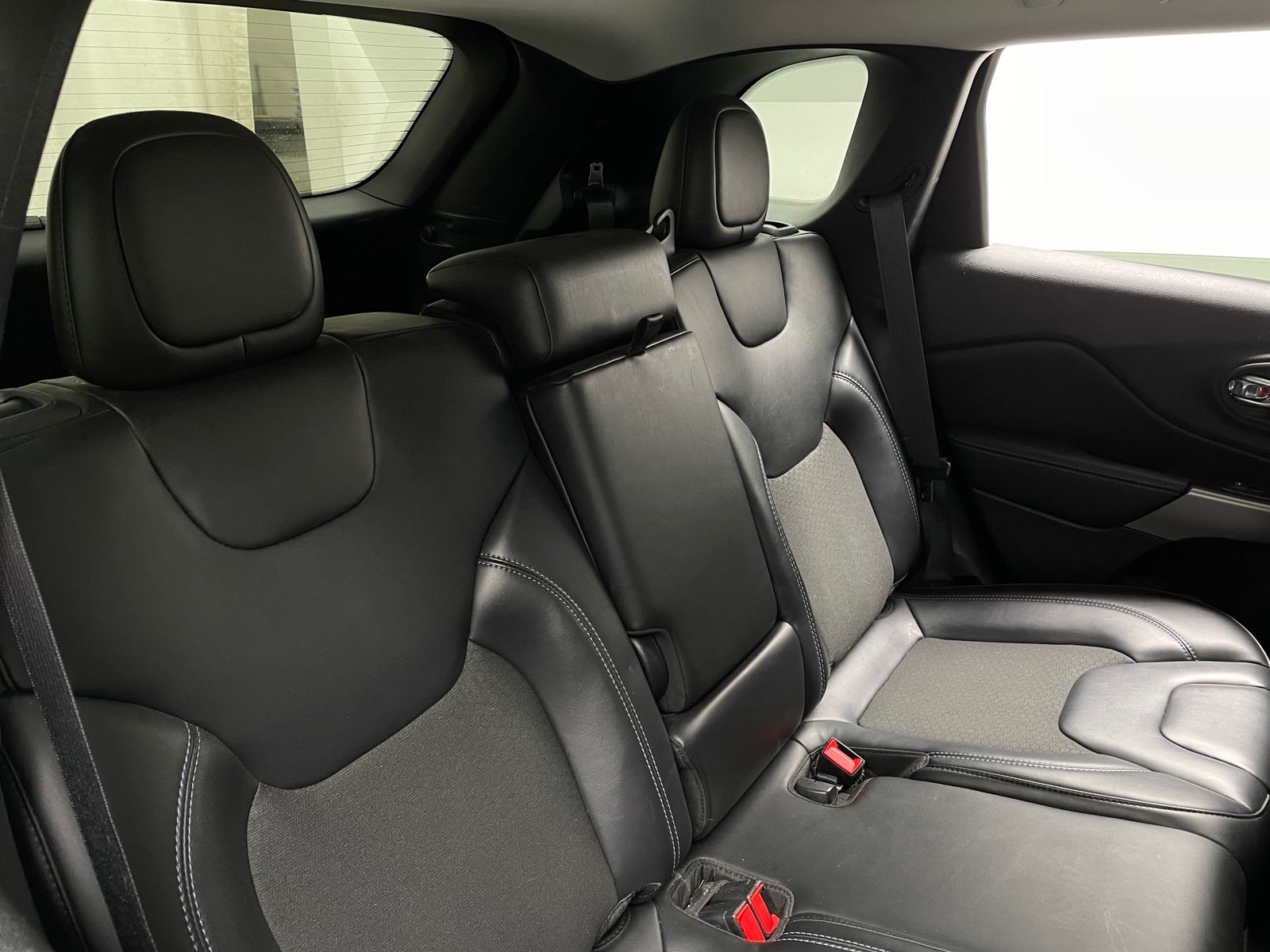 Thumbnail: 2021 Jeep Cherokee - 6