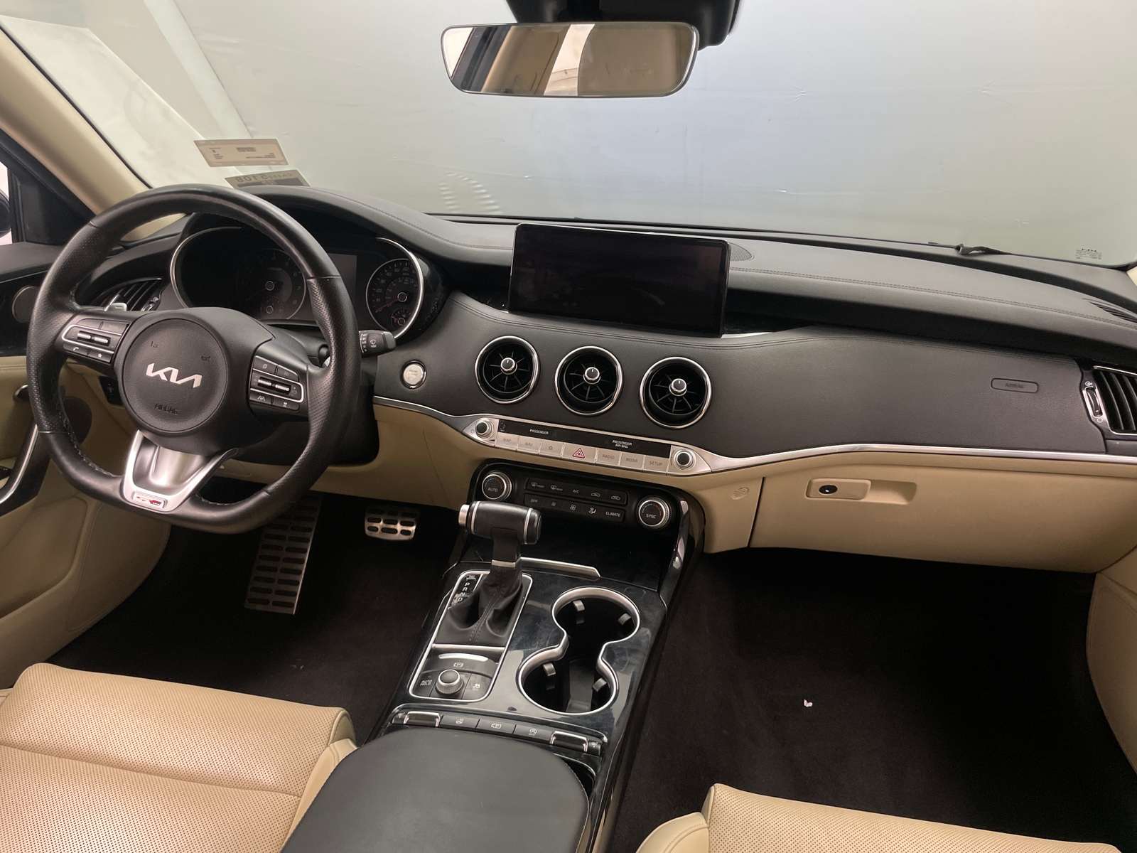 Thumbnail: 2022 Kia Stinger - 2