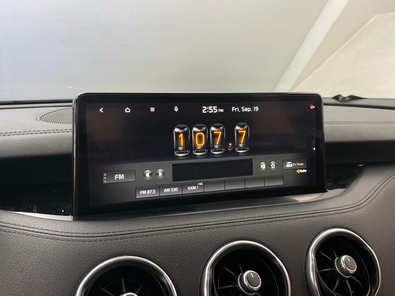 Thumbnail: 2022 Kia Stinger - 3